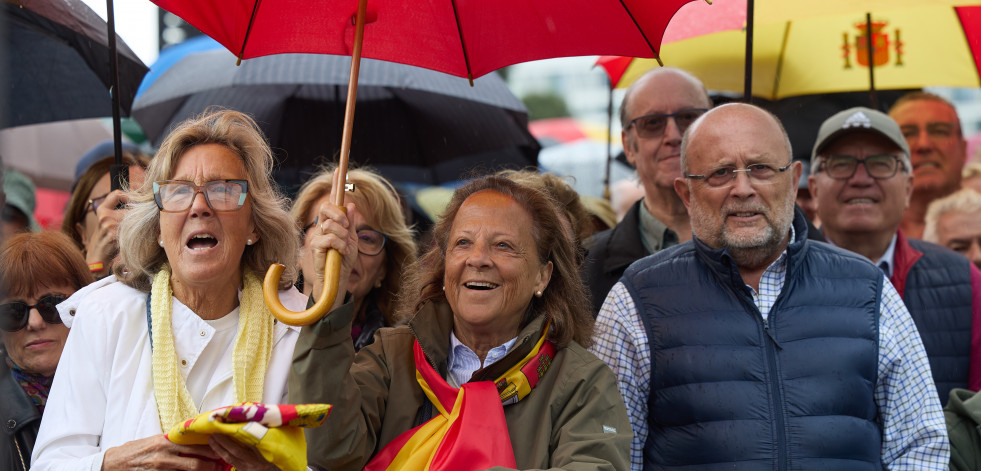 Miles de personas exigen en Madrid la dimisión de Sánchez y elecciones