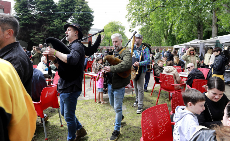 El Barrio de las Flores festeja con música, tortillas y callos