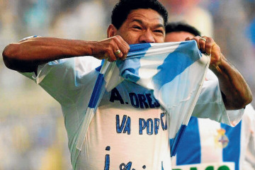 Donato celebra el primer gol ante el Espanyol en el encuentro en el que el Deportivo se proclamó campeón de Liga   AEC