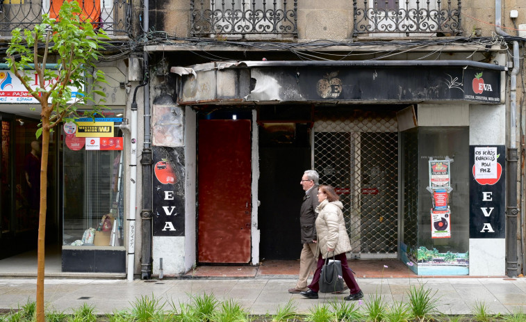 Nuevo incendio en el 58 de San Andrés, el edificio okupado en A Coruña que desmerece una calle recién reformada