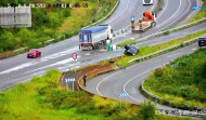 Espectacular accidente en Arteixo en el enlace entre la AG-55 y la A-6