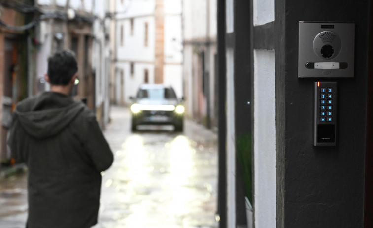 Inés Rey reivindica la ordenanza municipal sobre pisos turísticos y urge a la Xunta actuaciones
