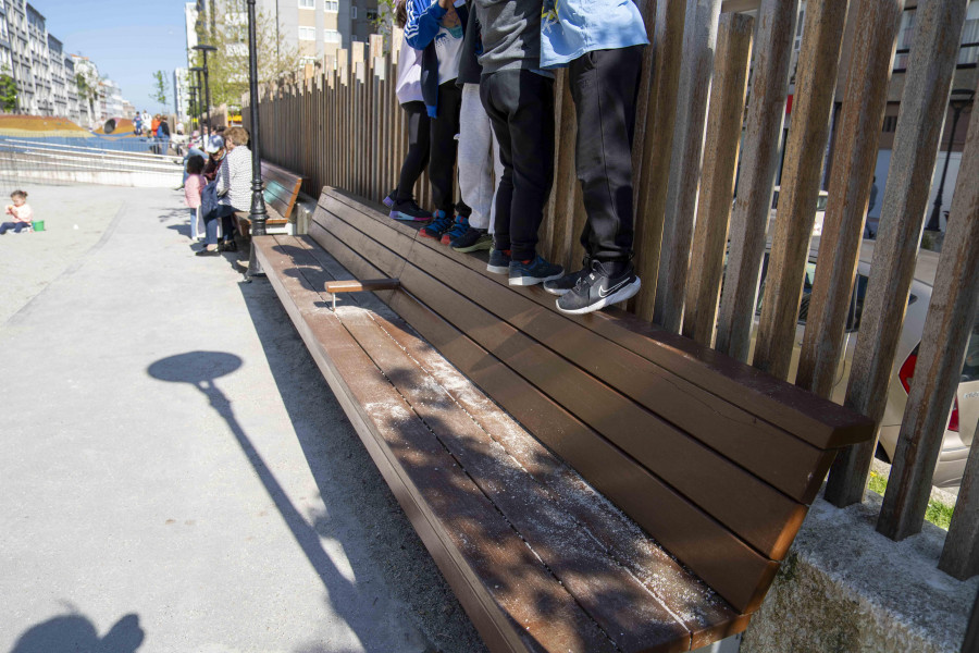 Varios accidentes infantiles en un parque de A Coruña movilizan a los padres para exigir seguridad