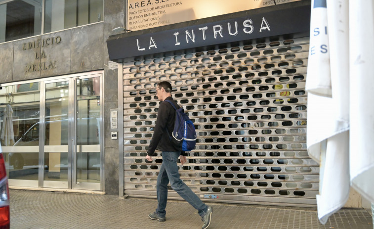 La Policía Local de A Coruña acudió tres veces a intentar cerrar La Intrusa