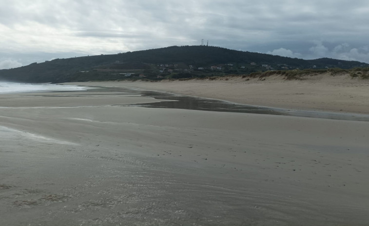 El Puerto quitará las piedras de la orilla de la playa de Repibelo y añadirá arena en Barrañán