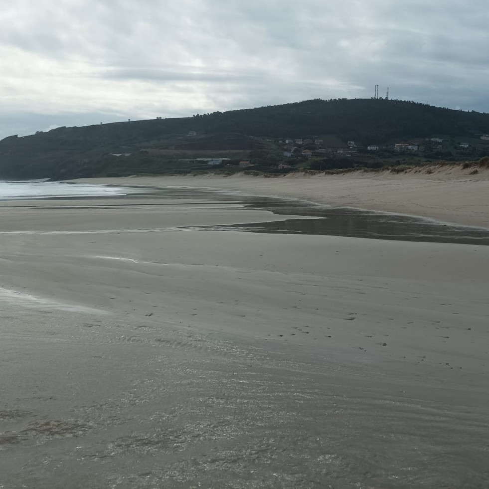 El Puerto quitará las piedras de la orilla de la playa de Repibelo y añadirá arena en Barrañán