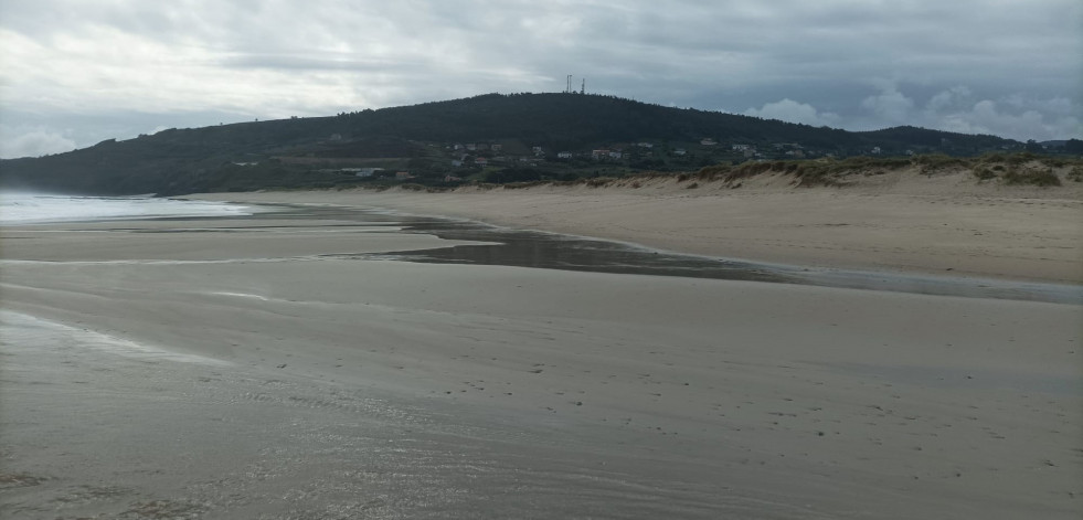 El Puerto quitará las piedras de la orilla de la playa de Repibelo y añadirá arena en Barrañán