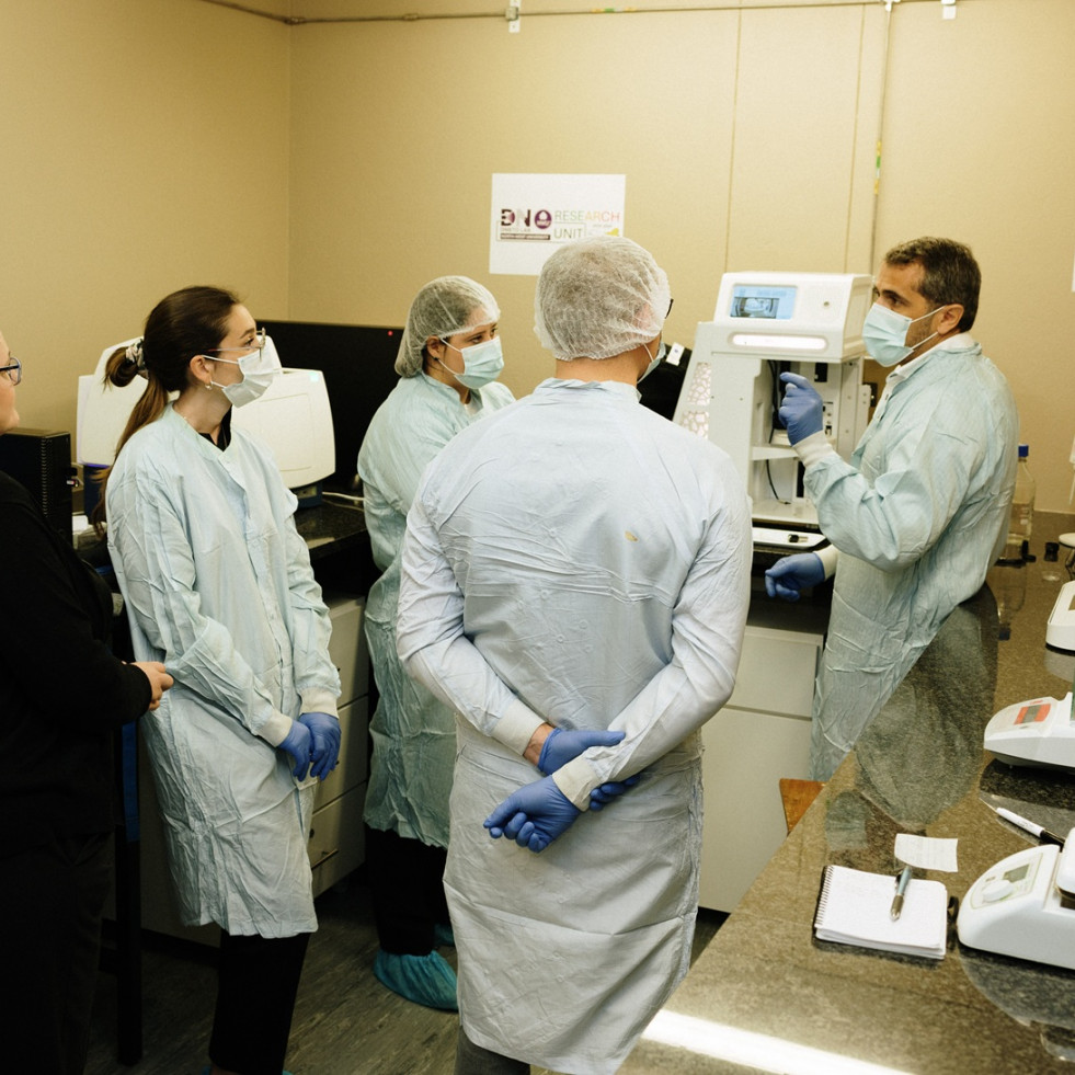 Un investigador de la Universidad de A Coruña inaugura un laboratorio en Sudáfrica para imprimir tejidos