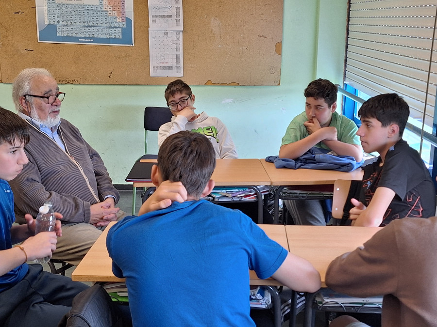 Estudiantes del Compañía de María de A Coruña participan en el proyecto intergeneracional de Afundación "Fálame da emigración"
