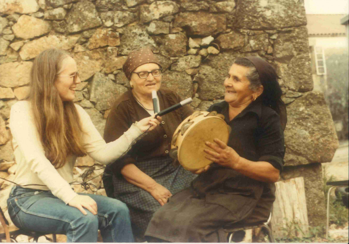 Elisa e Delfina @ Dorothu00e9 Schubarth Fonte Fondo Schubarth Santamarina do Museo do Pobo Galego