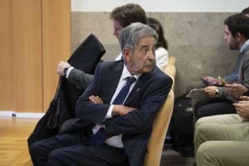 SANTANDER, 16/05/2025.- El expresidente cántabro Miguel Ángel Revilla ha asegurado este viernes, en el acto de conciliación con el rey Juan Carlos I celebrado en un juzgado santanderino, que no se 