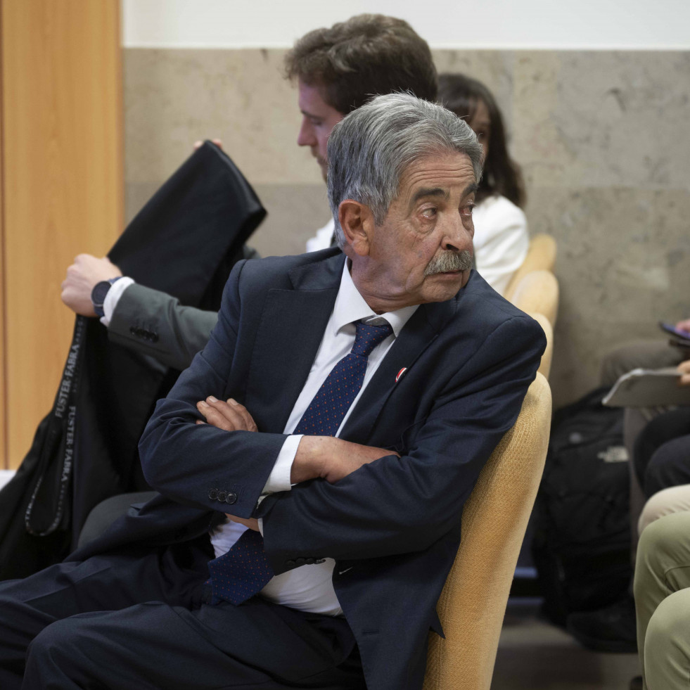 Finaliza sin avenencia el acto de conciliación entre el rey emérito, que no se ha presentado, y Revilla