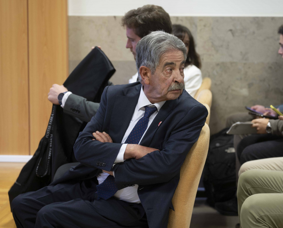 SANTANDER, 16/05/2025.- El expresidente cántabro Miguel Ángel Revilla ha asegurado este viernes, en el acto de conciliación con el rey Juan Carlos I celebrado en un juzgado santanderino, que no se 