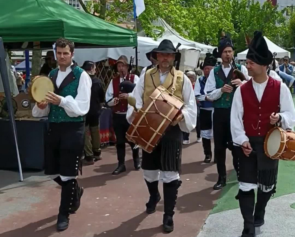 Feira de Artesanía en Culleredo por el Día das Letras Galegas