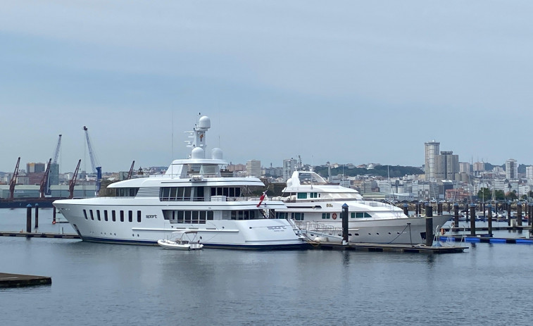 Atracón de mega yates millonarios en A Coruña