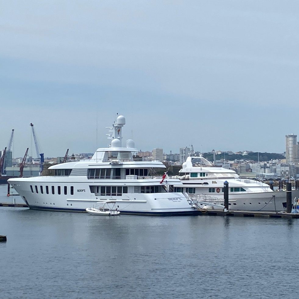 Atracón de megayates millonarios en A Coruña