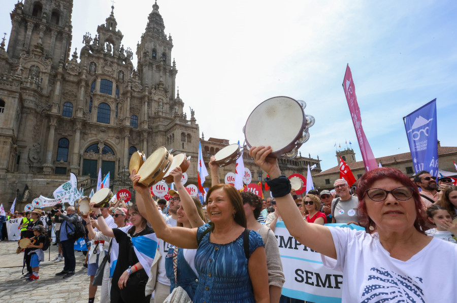 Miles de personas se manifiestan en Santiago en defensa del gallego por el Día das Letras