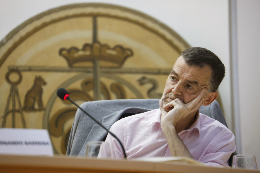 Izquierda Unida avisa a Sánchez que es "inasumible" aumentar el gasto en defensa