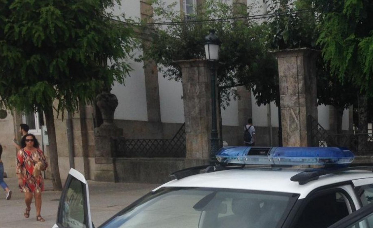 Identifican a un varón de 43 años por conducir sin carné y chocar con otros dos coches en Betanzos
