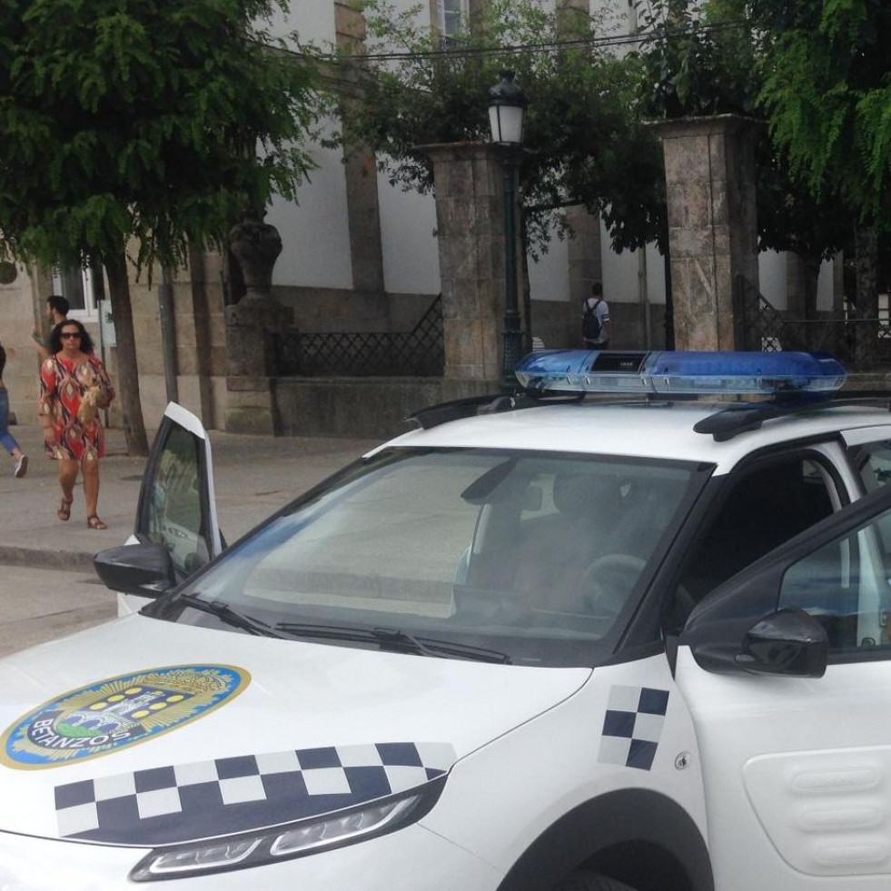 Identifican a un varón de 43 años por conducir sin carné y chocar con otros dos coches en Betanzos