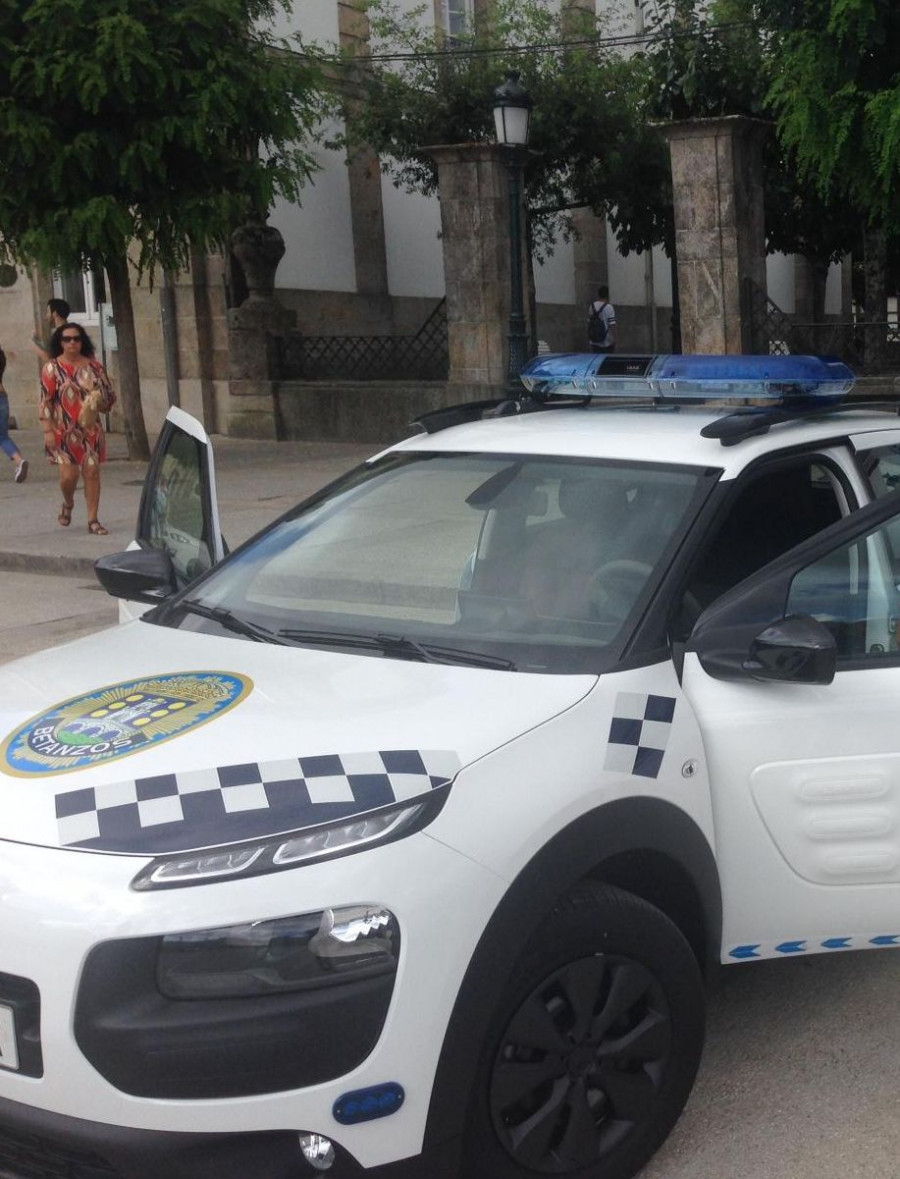 Identifican a un varón de 43 años por conducir sin carné y chocar con otros dos coches en Betanzos