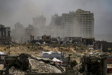 GAZA CITY (---), 16/05/2025.- Smoke rises following an Israeli air strike near tents of Internally displaced Palestinians in the west of Gaza City on, 16 May 2025. More than 51,000 Palestinians have b