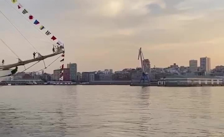 El barco mexicano accidentado en Brooklyn estuvo en A Coruña en 2023