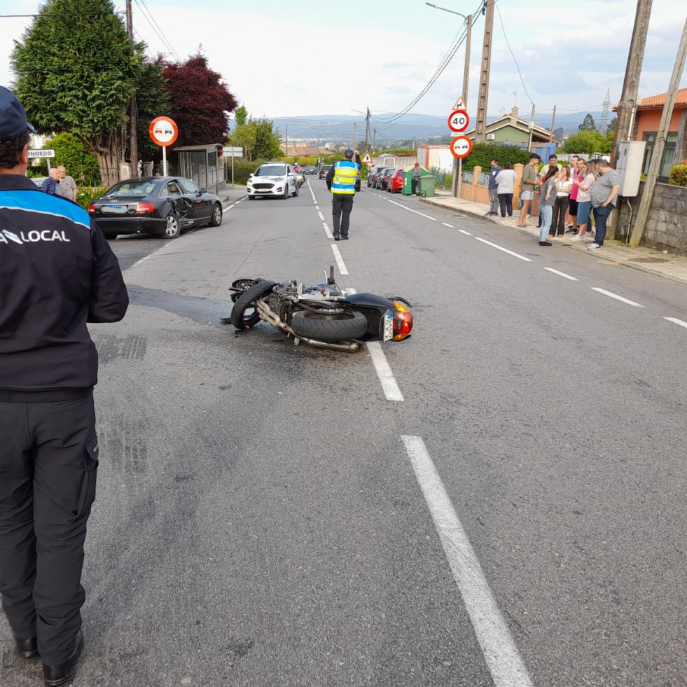 Un herido en Sada tras chocar un coche y una moto