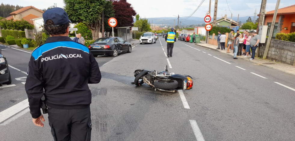 Un herido en Sada tras chocar un coche y una moto