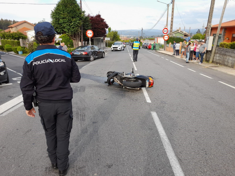 Un herido en Sada tras chocar un coche y una moto