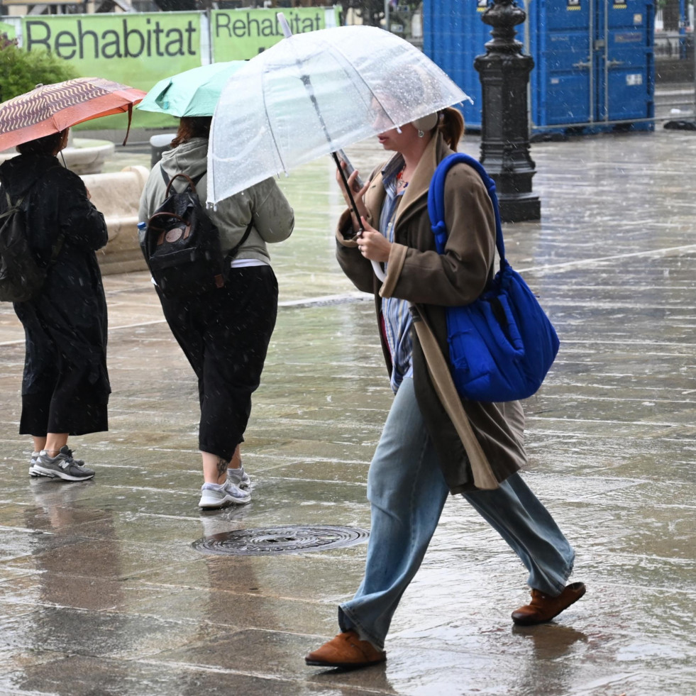 Una tromba de agua pone fin a varios días de tiempo estable y seco y marca otra oleada de mal tiempo en A Coruña
