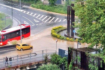 Inundación en la rotonda de acceso a la Universidad | Sector 7 Recinto Ferial