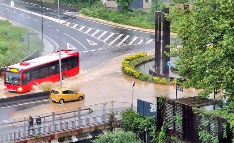 Una tromba de agua pone fin a varios días de tiempo estable y seco y marca otra oleada de mal tiempo en A Coruña