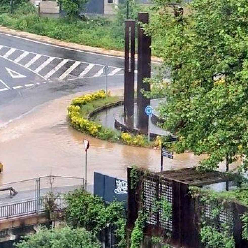 Una tromba de agua pone fin a varios días de tiempo estable y seco y marca otra oleada de mal tiempo en A Coruña