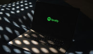 Spotify lucha contra los podcasts falsos que venden drogas y estafan a usuarios