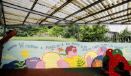 Un mural en la escuela Luis Seoane homenajea a las cantareiras Adolfina y Rosa Casás