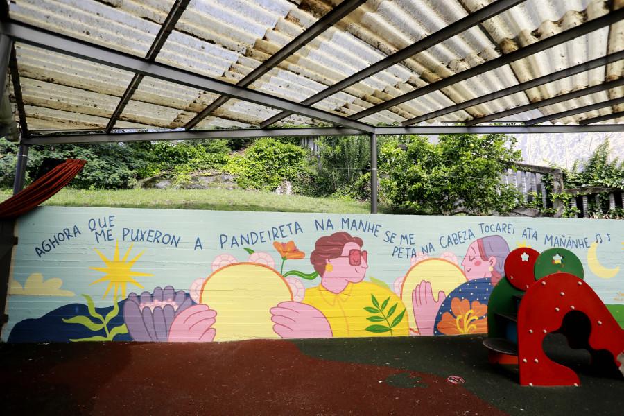 Un mural en la escuela Luis Seoane homenajea a las cantareiras Adolfina y Rosa Casás