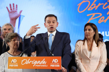 El líder de la coalición Alianza Democrática (AD) y presidente del Partido Socialdemócrata (PSD), Luis Montenegro, interviene tras ganar las elecciones legislativas