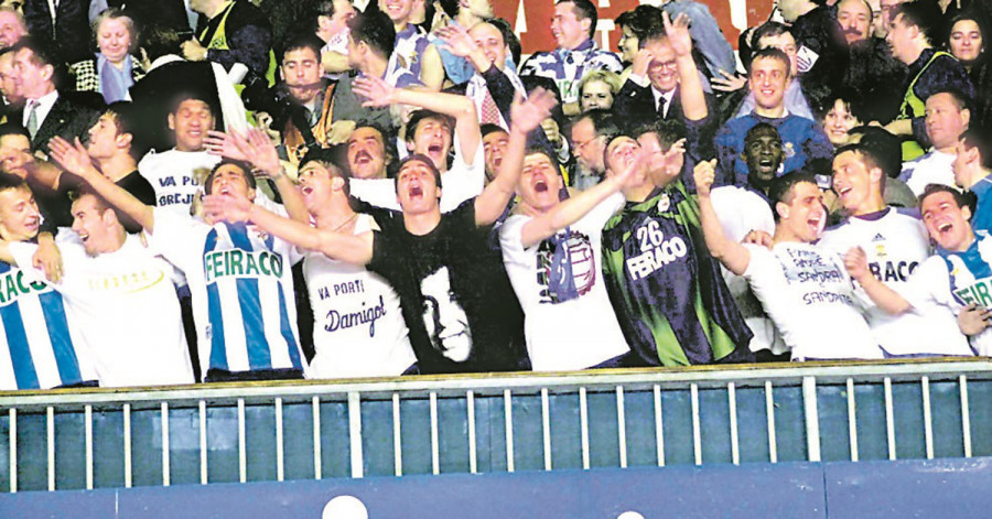 Hace 25 años | Apoteosis blanquiazul: el Deportivo conquista el título de Liga