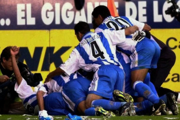 Piña de jugadores deportivistas tras el segundo gol al Espanyol  ARCHIVO DXT