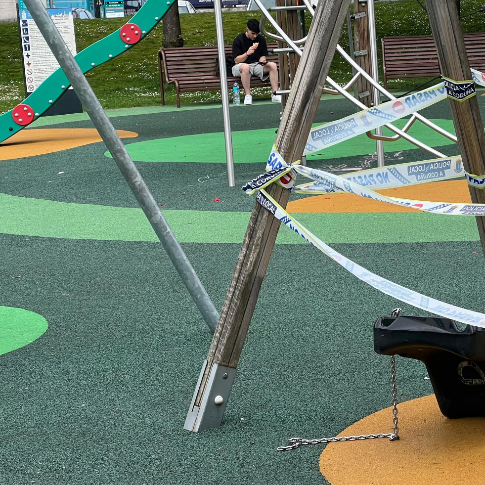 Nuevo incidente en un parque infantil de A Coruña: Vioño pierde su columpio adaptado