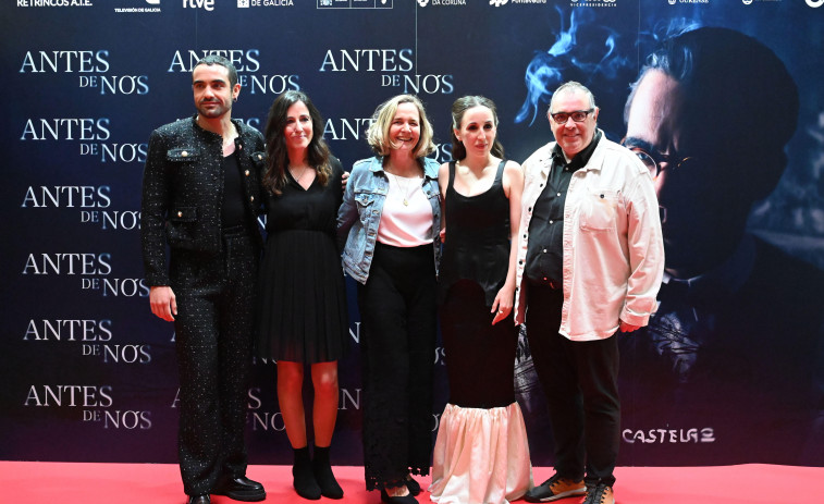 Alfombra vermella en A Coruña para dar a benvida a Castelao, antes de ser Castelao