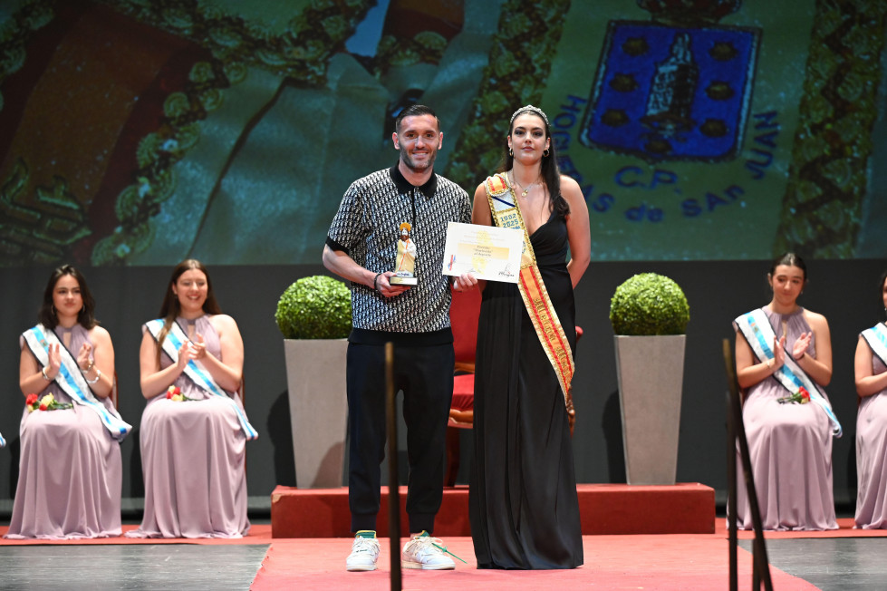 El teatro Rosalía fue el escenario del Aquelarre Poético de la Comisión de Hogueras de San Juan (17)