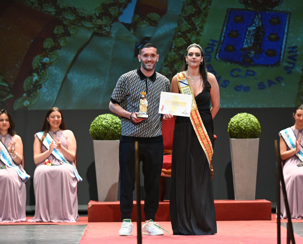 El teatro Rosalía fue el escenario del Aquelarre Poético de la Comisión de Hogueras de San Juan (17)