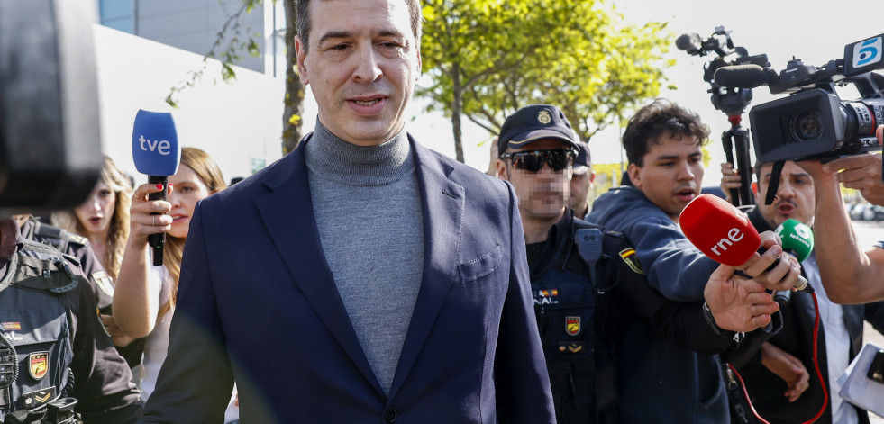 La juez envía a juicio al hermano de Pedro Sánchez y al presidente de la Diputación de Badajoz
