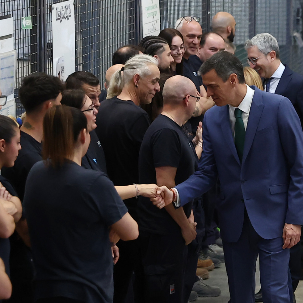Sánchez traslada a las víctimas que trabaja en un plan contra las riadas