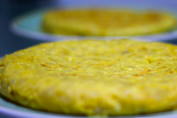 Vigo acoge la elaboración de la tortilla más grande de su historia, con 1.500 huevos y 150 kilos de patata