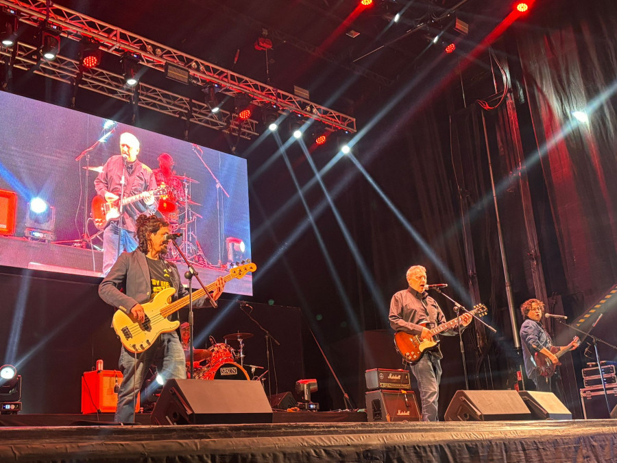 Miguel Costas canta a las chicas muy monas de A Coruña