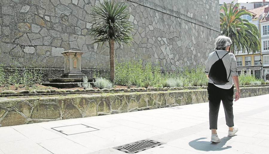 Coruña Insólita | El solitario pedestal de la calle San Francisco que lleva décadas vacío