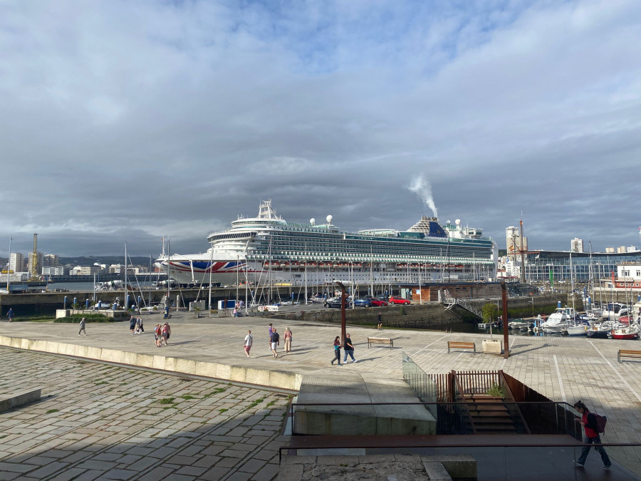 El 'Ventura' hace escala de nuevo en el puerto de A Coruña